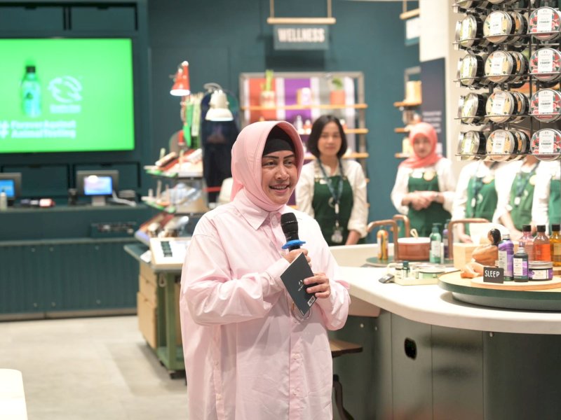 Ketua PKK Makassar Indira Yusuf Apresiasi The Body Shop Usung Gerai Berkonsep Daur Ulang