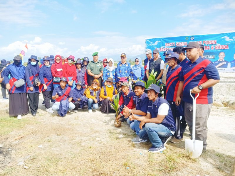 Bupati Lutra Apresiasi Penanaman Pohon yang Diinisiasi Perhiptani di Bantaran Sungai Masamba