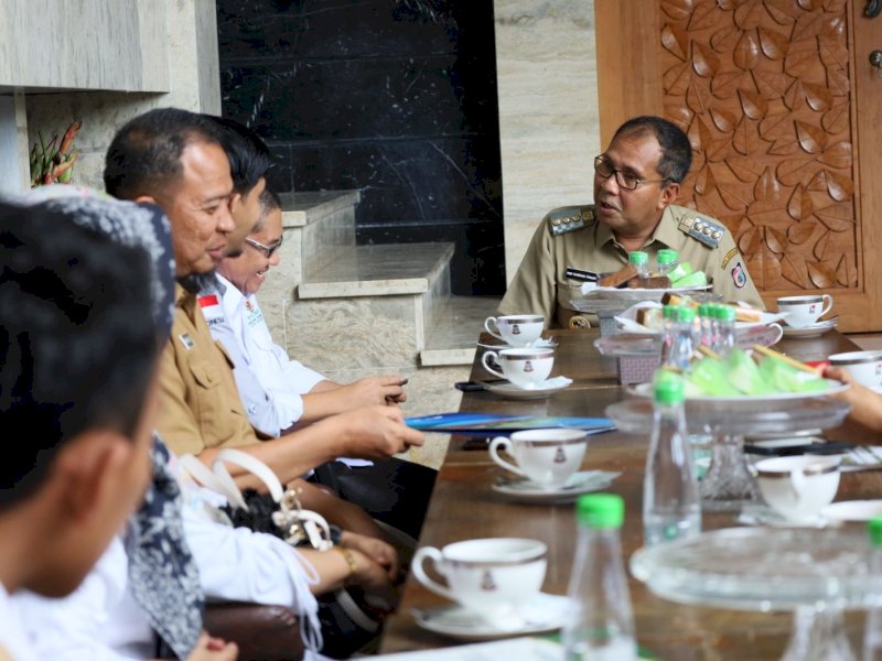 Audiensi pihak Baznas Kota Makassar, di kediaman pribadinya Amirullah, Selasa (18/07/2023).