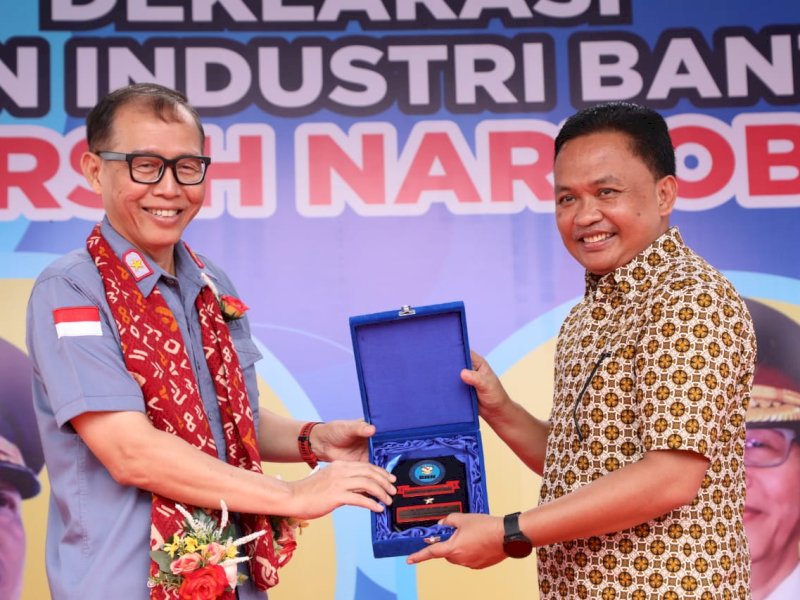 Bupati Bantaeng Ilham Azikin Deklarasi Kawasan Industri Bersih Narkoba di PT Huadi Nickel-alloy Indonesia, Desa Papanloe, Kecamatan Pajukukang, Kamis (20/7).