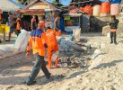 Akhir Pekan, BPBD Bulukumba Gelar Aksi Bersih di Pantai Tanjung Bira
