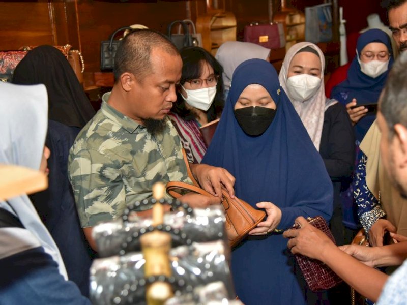 Dekranasda Boyong Perajin Sulsel Studi Tiru ke Galeri Morfby Sidoarjo