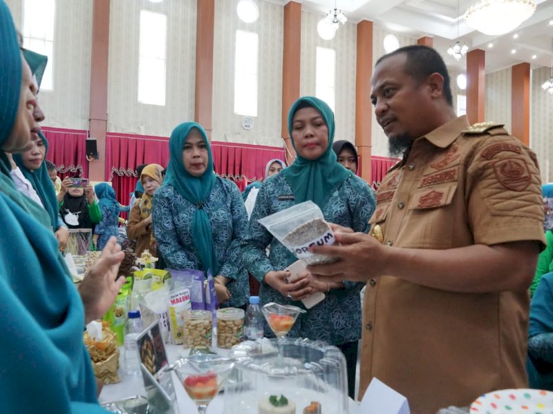 Festival Pangan Beragam Bergizi Seimbang dan Aman (B2SA) dibuka secara resmi oleh Gubernur Sulsel Andi Sudirman Sulaiman. 