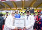 Dongkrak Mutu Pendidikan Sulsel, Gubernur Sudirman Terima Penghargaan dari PGRI