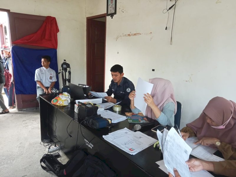Pelayanan Dokumen Kependudukan dan Pencatatan Sipil di Lutra. 