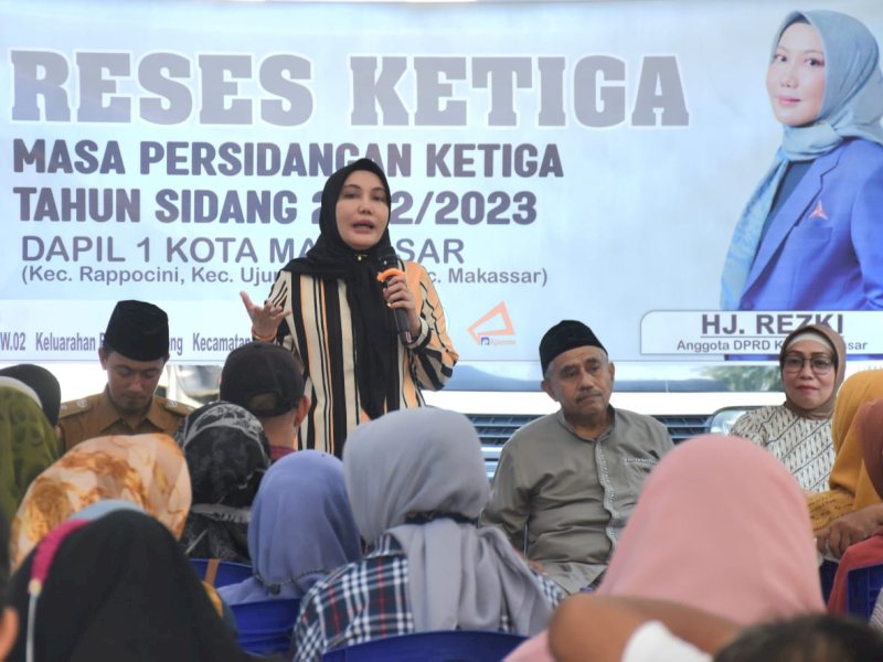 Anggota DPRD Kota Makassar, Hj Rezki saat reses di Banyak bantaeng. 