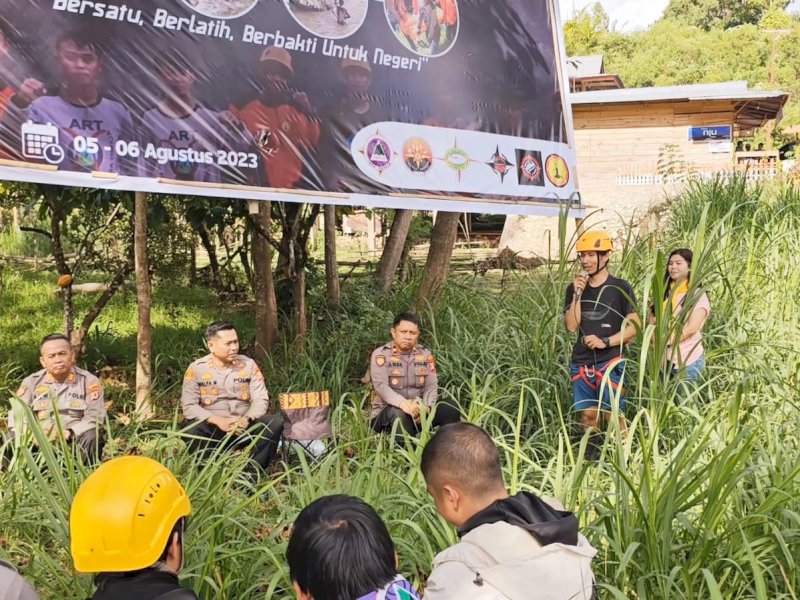 Kapolres Tana Toraja AKBP Malpa Malacoppo menutup kegiatan SAR KPA ART. 