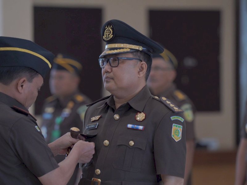Kepala Kejaksaan Tinggi (Kajati) Sulsel melantik Ardiansyah sebagai Asisten Intelijen Kejati Sulsel, Senin (07/08/2023).