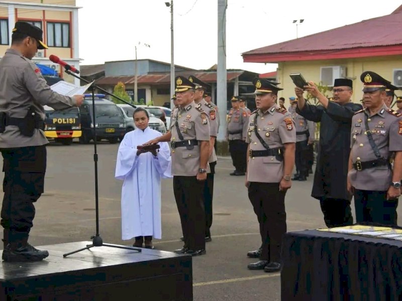 Serah terima jabatan berlangsung di halaman Mapolres Bone, Selasa (8/8/2023).