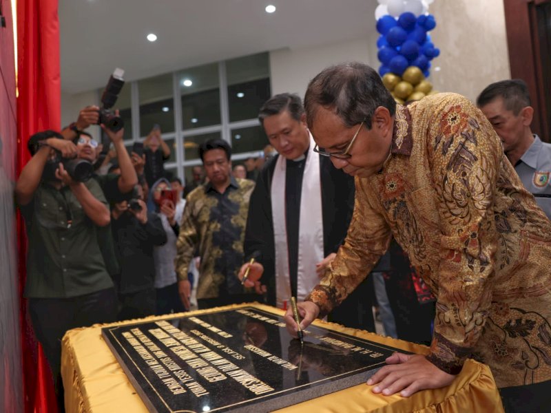 Wali Kota Makassar Moh Ramdhan Pomanto meresmikan Gedung Gereja Kebangunan Kalam Allah Indonesia (GKKA) Jemaat Makassar. 