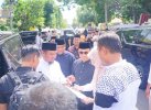 Ribuan Warga Padati Rumah Duka Kakak Bupati Bone, Hadir Gubernur Sudirman