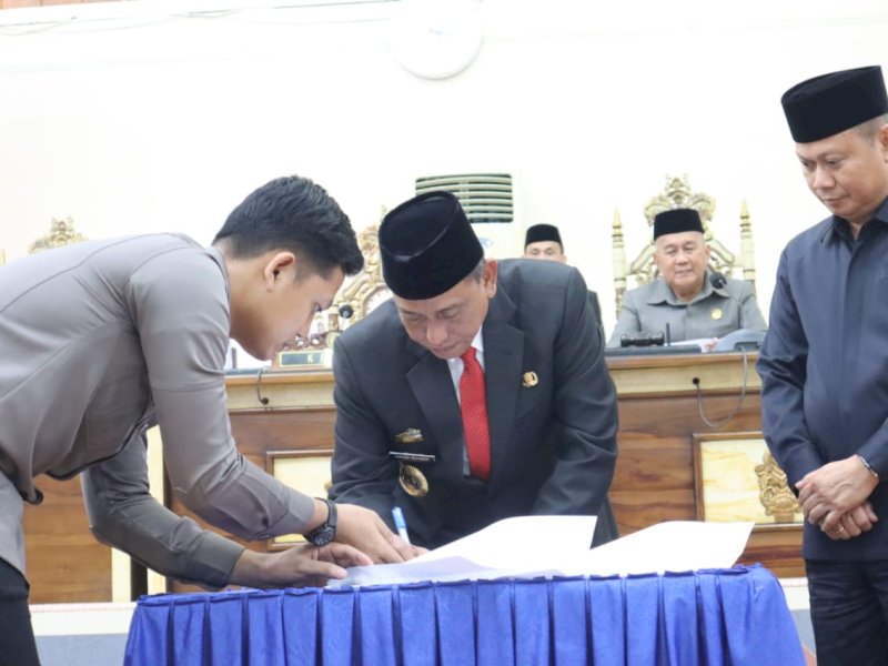 Bupati Wajo Amran Mahmud meneken KUA-PPAS 2024.