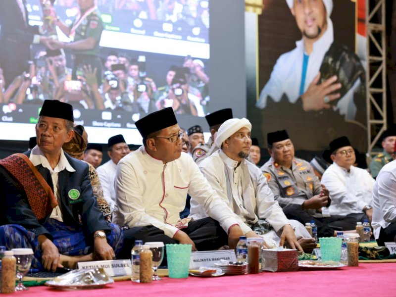 Zikir dan salawat bersama Pangdam XIV/Hasanuddin di Lapangan Sultan Hasanuddin, Jl Jend Sudirman, Makassar, Rabu (16/08/2023).