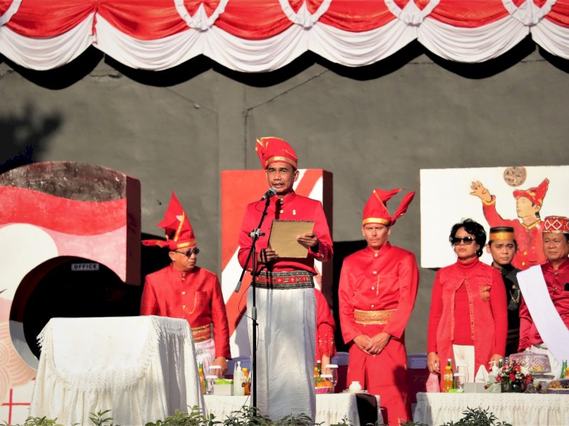 Ketua DPRD Kota Makassar Rudianto Lallo, membacakan teks Proklamasi dalam Upacara Peringatan HUT RI ke-78. 