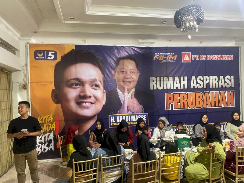 Bakal calon anggota legislatif dari Partai Nasdem Wajo, Muh Hidayat Muliadi (MHM) makan malam bareng dengan tokoh lintas komponen di Wajo.