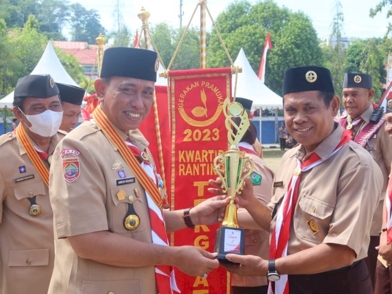 Apel Besar Hari Pramuka ke-62 Kwartir Cabang (Kwarcab) Gerakan Pramuka Kabupaten Wajo berlangsung di Lapangan Merdeka, Kota Sengkang, Selasa (22/8/2023).