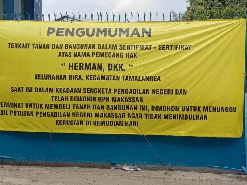 Spanduk pengumuman yang terpasang di kawasan Green Eterno. 