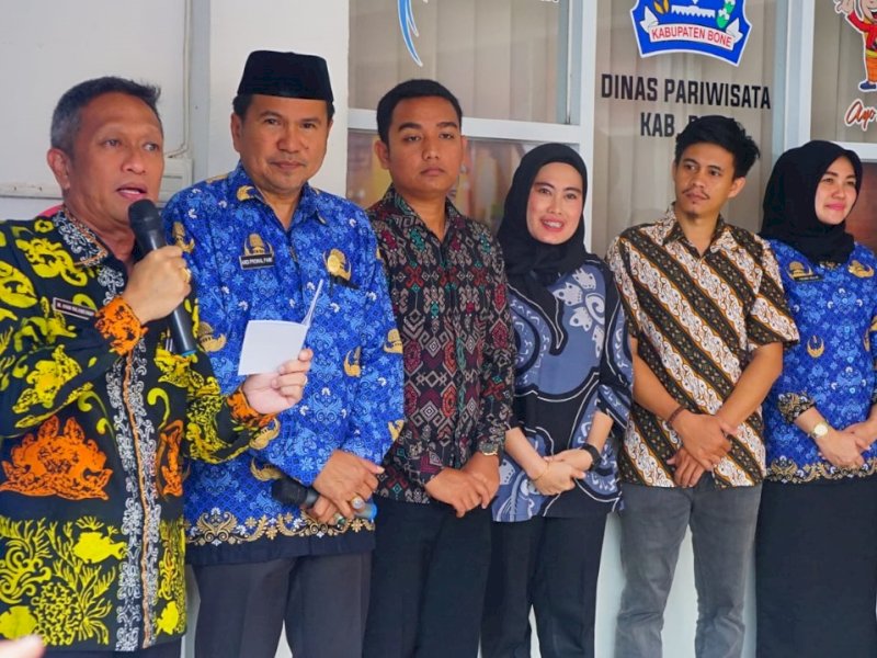 Sekretaris Daerah Bone yang juga selaku Ketua DP Korpri Bone Andi Islamuddin meluncurkan Bank Sampah Korpri Unit Dinas Pariwisata. 