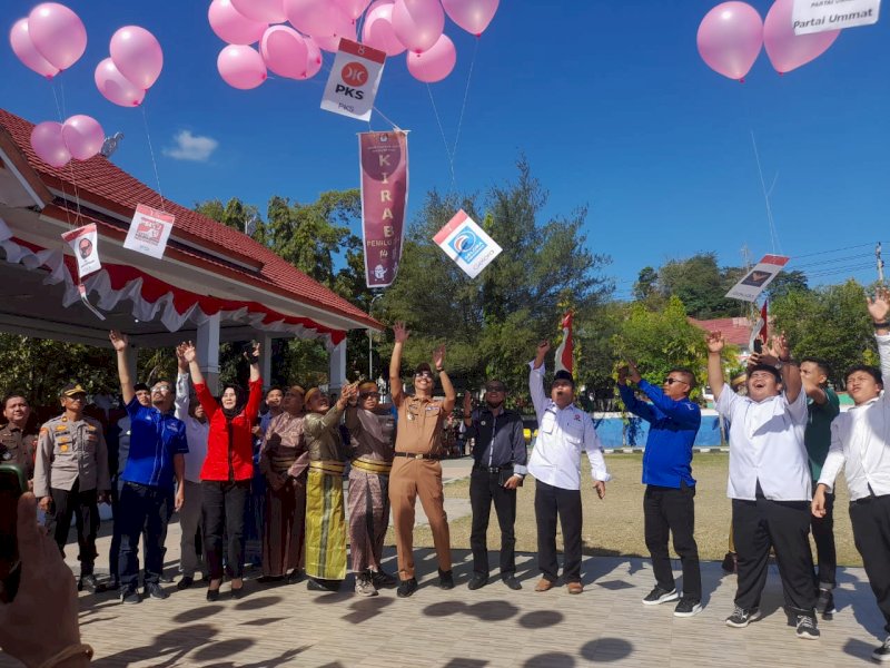 Wakil Bupati Wajo Amran menyambut Kirab Pemilu  2024 yang digelar KPU Kabupaten Wajo. 