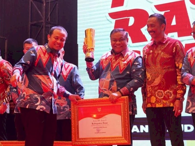 Pemerintah Kabupaten Bone meraih Juara 1 Perencanaan Pembangunan Daerah( PPD) Zona 3 Sulawesi Selatan.