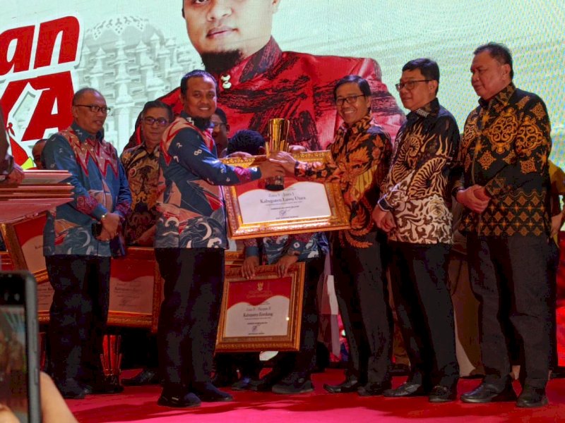 Pemkab Lutra juara 1 percepatan pembangunan di zona 5 Sulsel. 