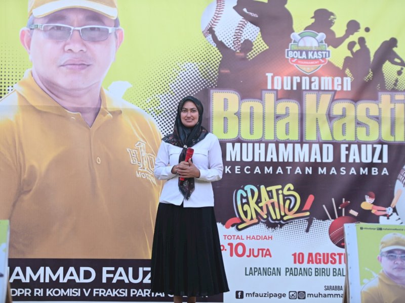 Bupati Lutra Indah Putri Indriani menutup turnamen Kasti. 