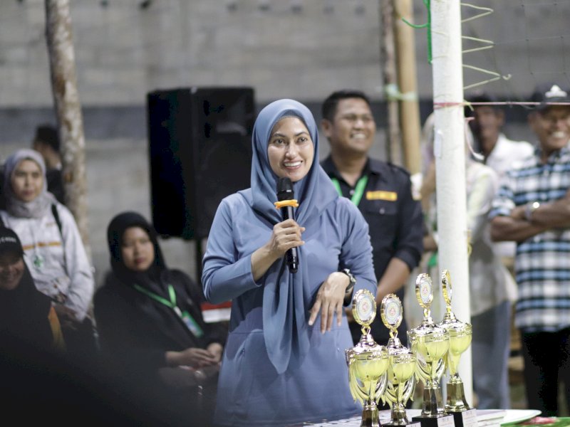 Bupati Luwu Utara Indah Putri Indriani menutup Laskar Pelangi Cup 1. 