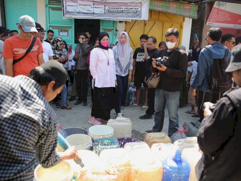 Wawali Makassar Fatmawati Rusdi memantau lokasi yang mengalami krisis air. 