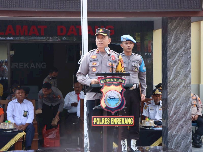 Apel gelar pasukan dipimpin Wakapolres Enrekang Kompol Sudarman.