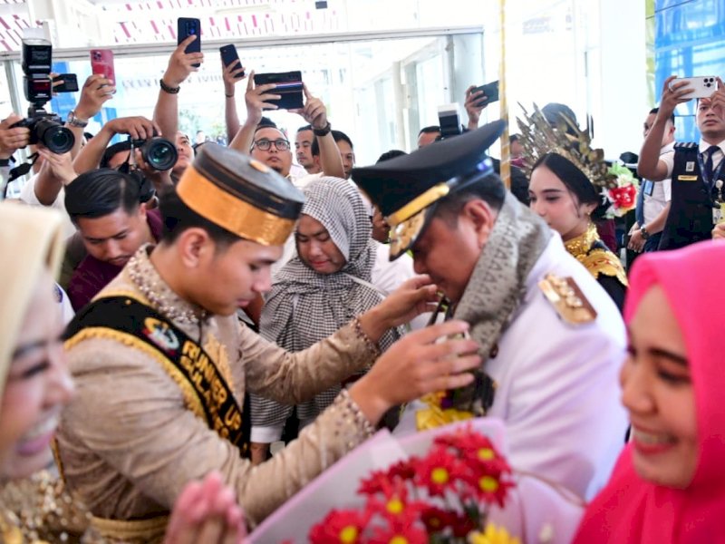 Penjabat Gubernur Sulsel Bahtiar Baharuddin tiba di Makassar, Rabu, 6 September 2023.