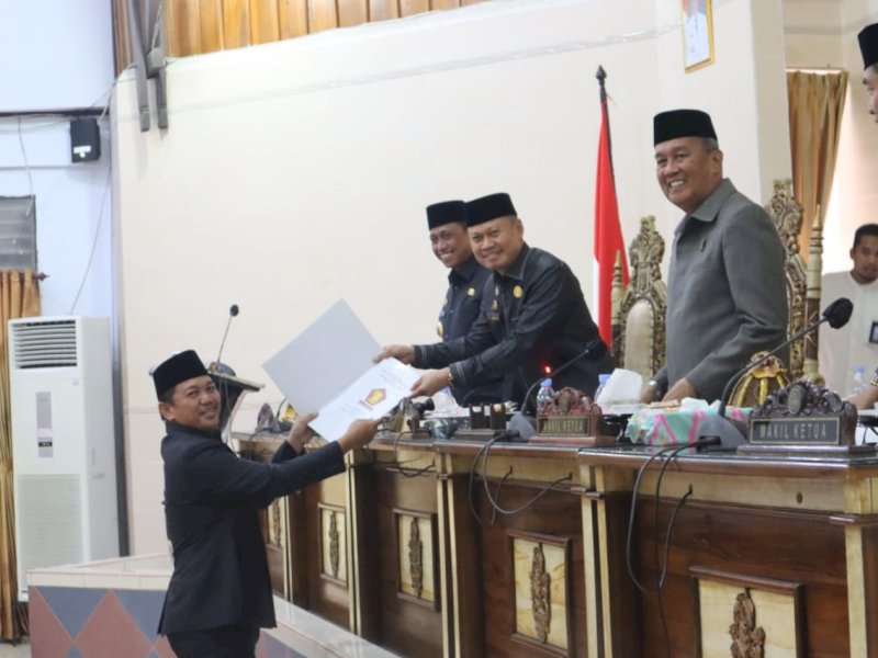 Penandatanganan KUA-PPAS di Gedung DPRD Wajo. 