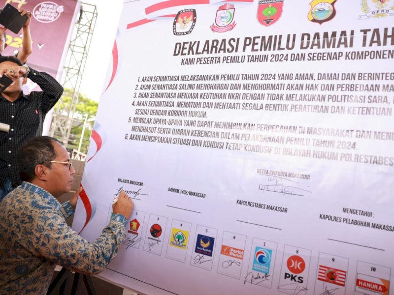Deklarasi Pemilu Damai Bersama Kapolrestabes, Forkopimda Makassar, Ketua KPU dan Bawaslu beserta Partai Politik Pemilu 2024 di Tribun Karebosi, Jumat (15/09/2023).