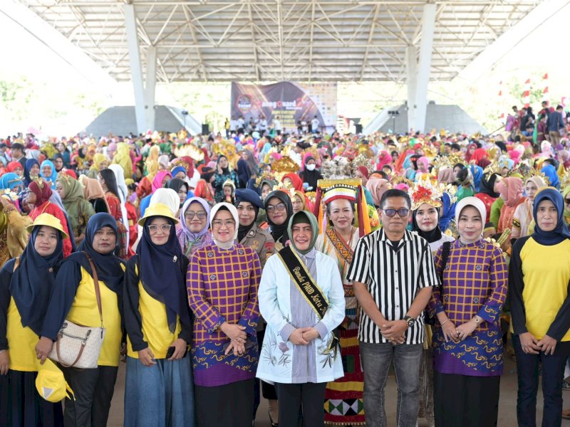 Lomba karnaval diselenggakan oleh IGTKI-PGRI Kota Makassar di Tribun Karebosi, Minggu (17/09/2023). 
