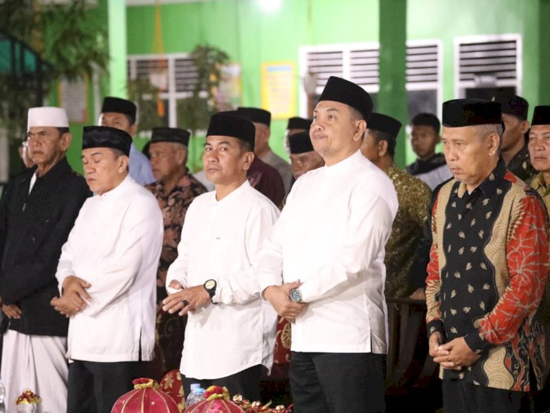 Bupati Bantaeng Ilham Azikin menghadiri Maulid Nabi Muhammad SAW 1445 Hijriah di Ma'arif NU Lasepang, Kecamatan Bantaeng.