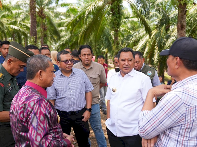 Penjabat Gubernur Sulsel Bahtiar Baharuddin, melakukan kunjungan kerja ke daerah transmigrasi di Desa Paselloreng, Kecamatan Gilireng, Kabupaten Wajo. 