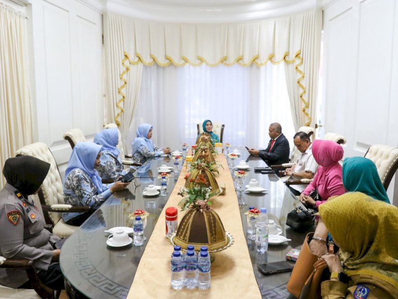 Sofha Marwah Bahtiar menerima pengurus Persatuan Wanita Olahraga Seluruh Indonesia (Perwosi) Sulsel di Rumah Jabatan Gubernur. 