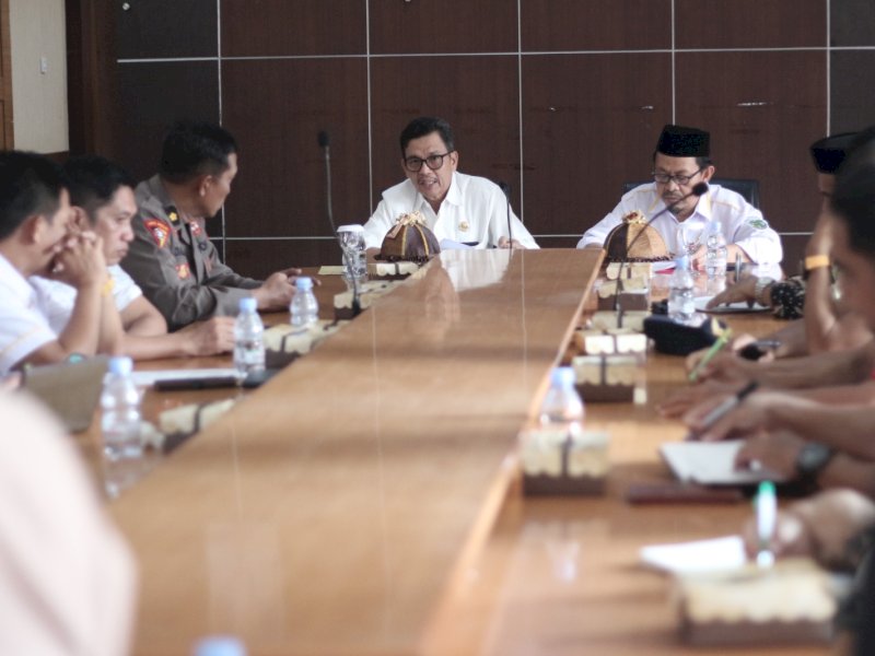 Rapat persiapan peringatan Hari Kesaktian Pancasila di ruang rapat Wakil Bupati Luwu Utara. 
