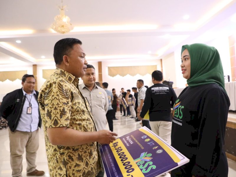 Bupati Bantaeng Ilham Azikin Salurkan Rp1,4 M Program YESS Petani Milenial