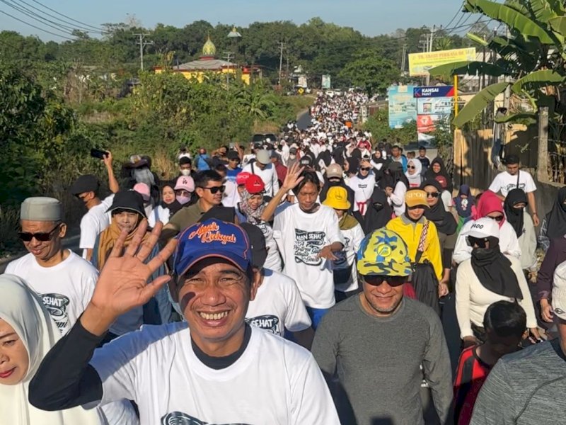 Jalan sehat IKA Alumni Pesantren Guppi Gowa. 