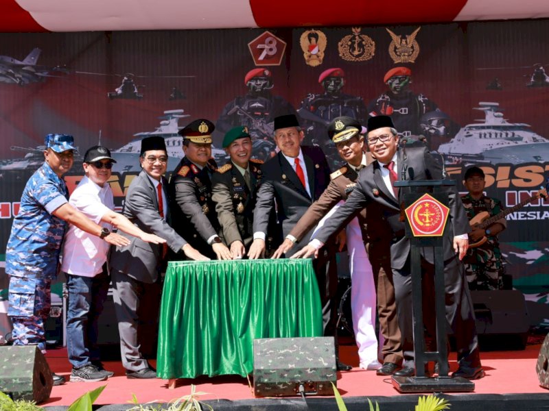 HUT TNI di Anjungan Pantai Losari, Minggu, (1/10/2023).
