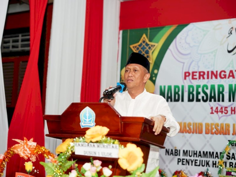 Penjabat (Pj) Bupati Bone Andi Islamuddin menghadiri peringatan Maulid Nabi Besar Muhammad SAW di Masjid Besar Jamiul Ihsan Dua Boccoe, di Desa Uloe, Kecamatan Dua Boccoe, Bone. 