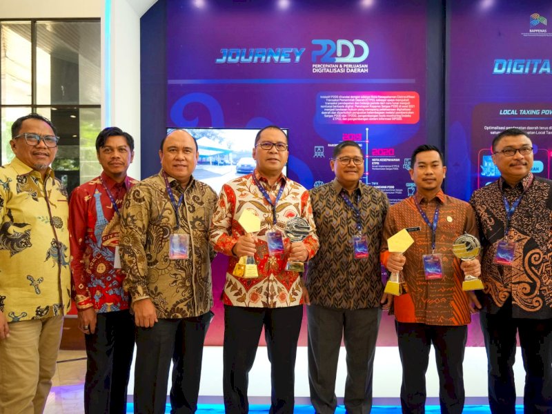Kota Makassar berhasil menerima dua penghargaan penting dari Kementerian Koordinator Bidang Perekonomian. 