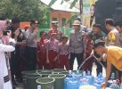 HUT ke-72 Humas Polri, Polres Bulukumba Salurkan 12.000 Liter Air Bersih ke Warga