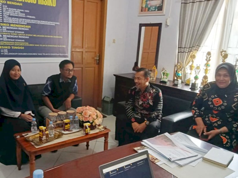 UPT Pariwisata Disporapar Kabupaten Luwu Utara melakukan kunjungan ke Dinas Penanaman Modal dan Pelayanan Terpadu Satu Pintu (DPMPTSP). 