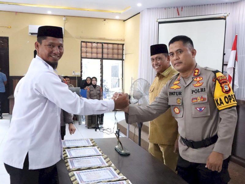 Kapolres Wajo AKBP Fatchur Rochman mengikuti deklarasi damai Pilkades Serentak Kabupaten Wajo 2023.