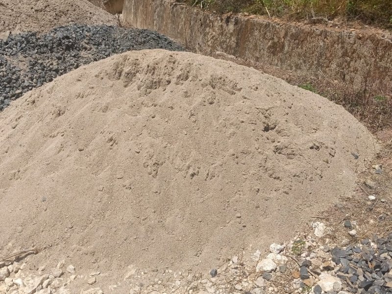 Material proyek drainase dj Bittuang Tator yang diduga dioplos. 