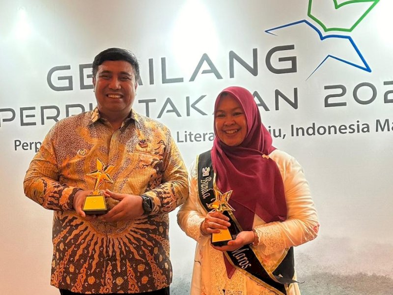 Ulfiah Nur Yusuf menerima Nugra Jasa Dharma Pustaloka dari Perpustakaan Nasional (Perpusnas). 