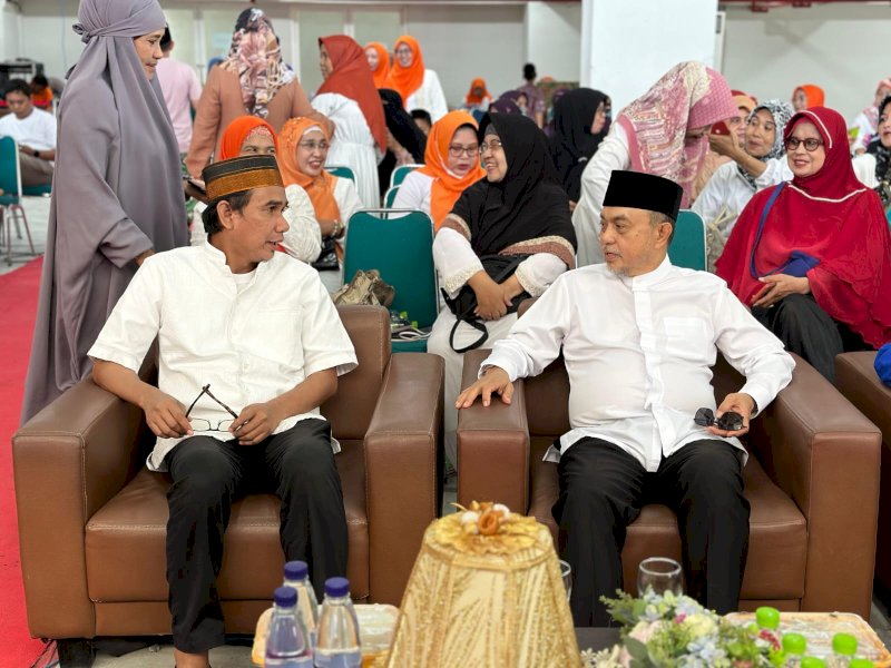 Ketua DPRD Makassar Rudianto Lallo menghadiri acara maulid Nabi Muhammad SAW yang digelar oleh Kerukunan Keluarga Besar Daerah Barru (KKDB) di Auditorium Drs KH Muhyiddin Zein, Universitas Islam Makassar (UIM), Sabtu (14/10/2023).