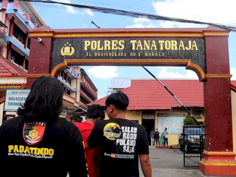Petugas menangkap pelaku pelecehan seksual di Tator. 