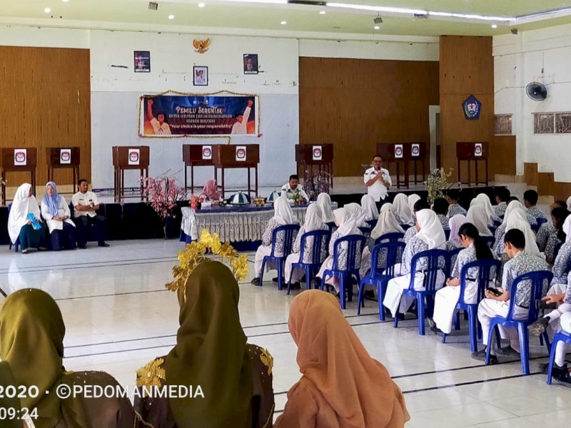 Pemilihan serentak Ketua OSIS, MPK, dan Ekstrakurikuler SMAN 5 Makassar. 